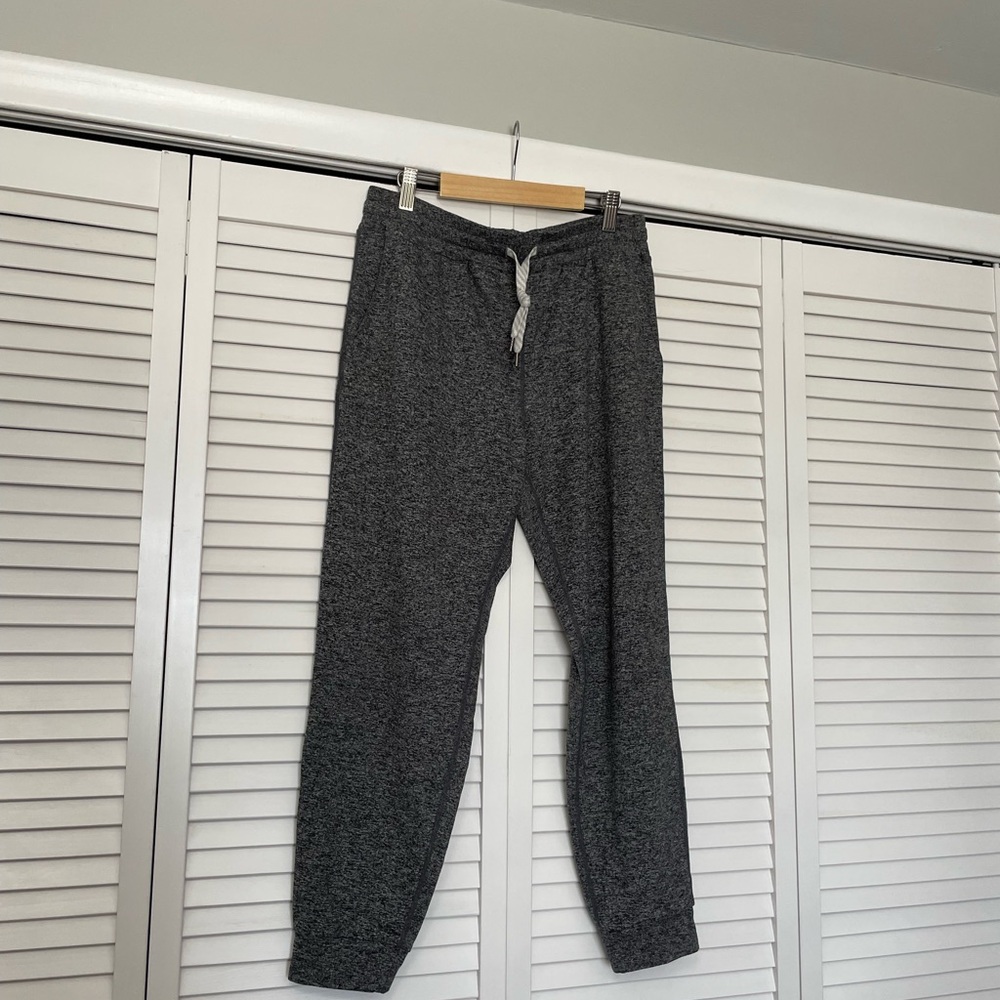 Vuori Gray Sweatpant Joggers with Elastic Waistband and Tie Waist